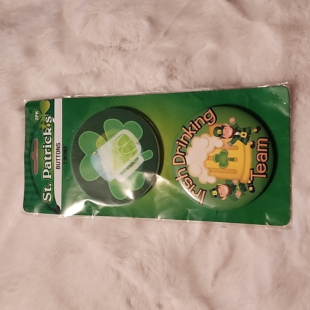 NEW IN PACKAGE  ST PATRICK'S DAY BUTTONS